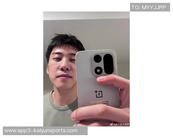 王俊杰现场观战湖勇大战分享精彩瞬间与近期生活动态