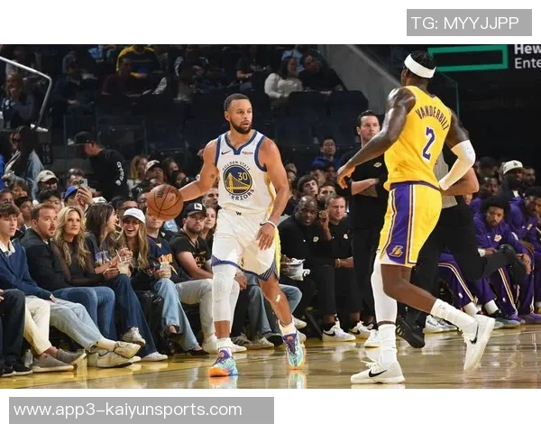 库里巴特勒霍福德齐聚战斗力全开迎战开拓者比赛