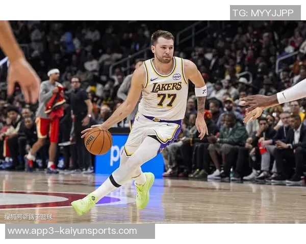 东契奇为湖人转播团队送车车上专属名牌彰显心意