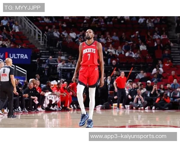 杜兰特状态火热过去6场比赛场均297分75篮板42助攻命中率超五成